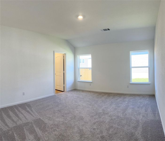 Spacious, unfurnished interior of a new home in , Jarrell (Image 6).
