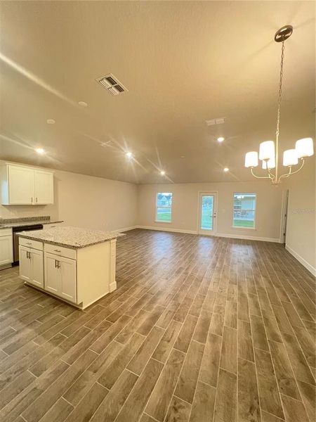 Spacious, unfurnished interior of a new home in Abbey Glen, Dade City (Image 7).