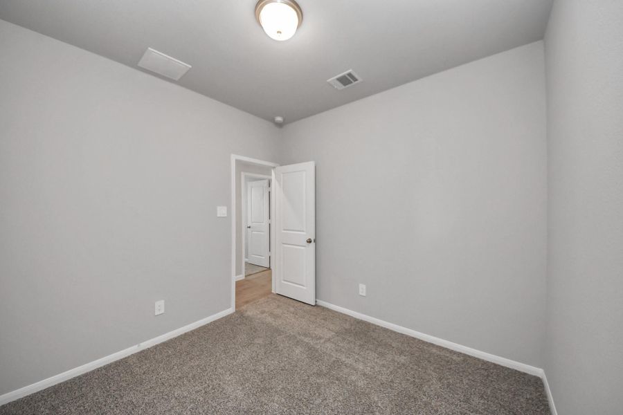 Spacious, unfurnished interior of a new home in , Tomball (Image 21).