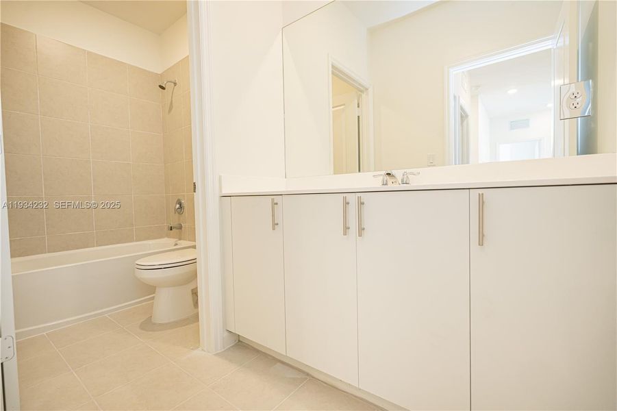 Image 67 of a home in Acacia Groves.