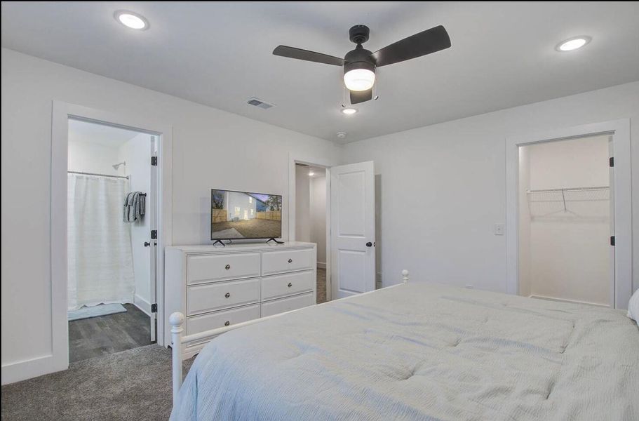 Furnished interior view inside a new home in , Hanahan (Image 12).