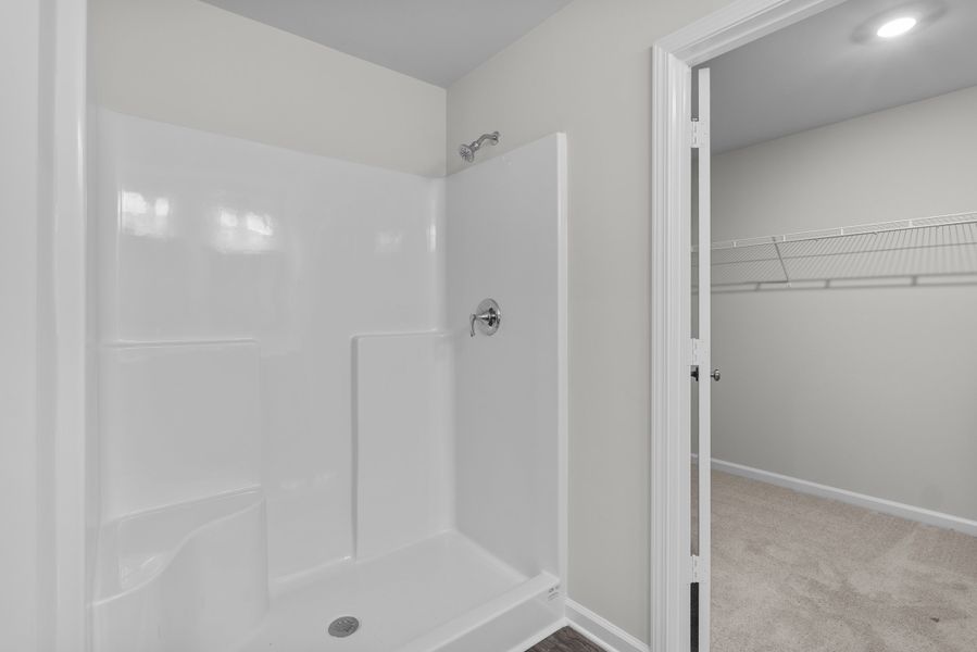 Spacious, unfurnished interior of a new home in Broadway Lake, Anderson (Image 17).