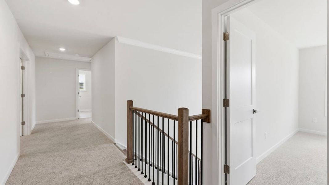 Spacious, unfurnished interior of a new home in Sycamore Cove, Woodruff (Image 25).