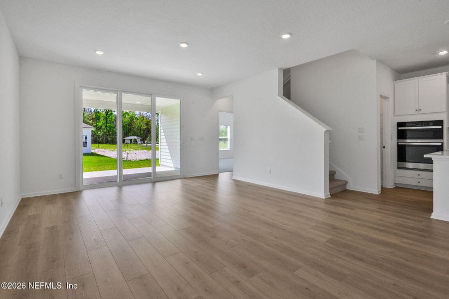 Spacious, unfurnished interior of a new home in Jennings Farm, Middleburg (Image 46).