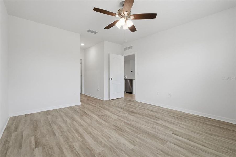 Spacious, unfurnished interior of a new home in , Clermont (Image 14). Spacious, unfurnished interior of a new home in , Clermont (Image 14).