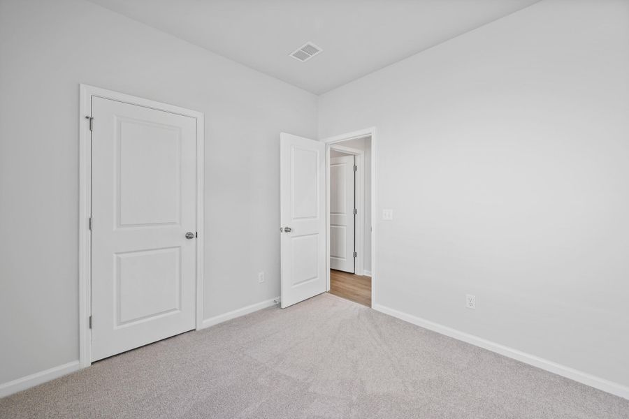 Spacious, unfurnished interior of a new home in , Summerville (Image 15).
