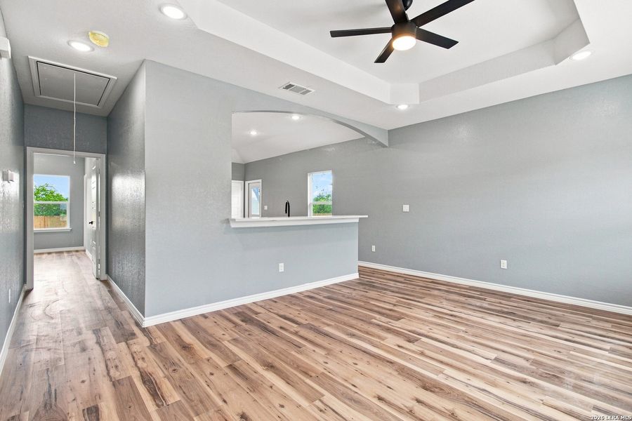 Spacious, unfurnished interior of a new home in , San Antonio (Image 18).