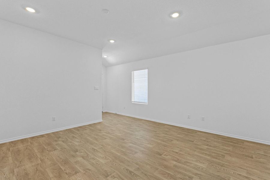Spacious, unfurnished interior of a new home in Valverde, Bastrop (Image 19).