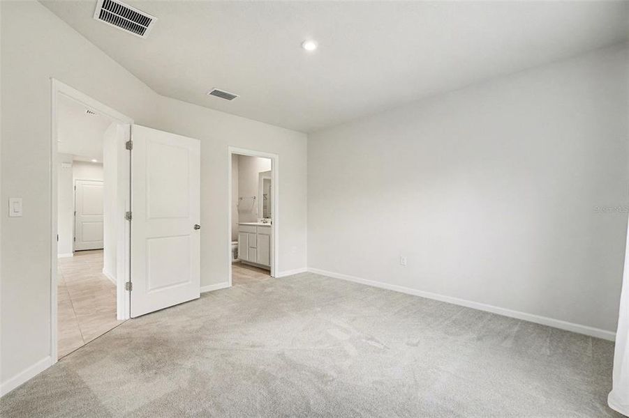 Spacious, unfurnished interior of a new home in , New Port Richey (Image 34).