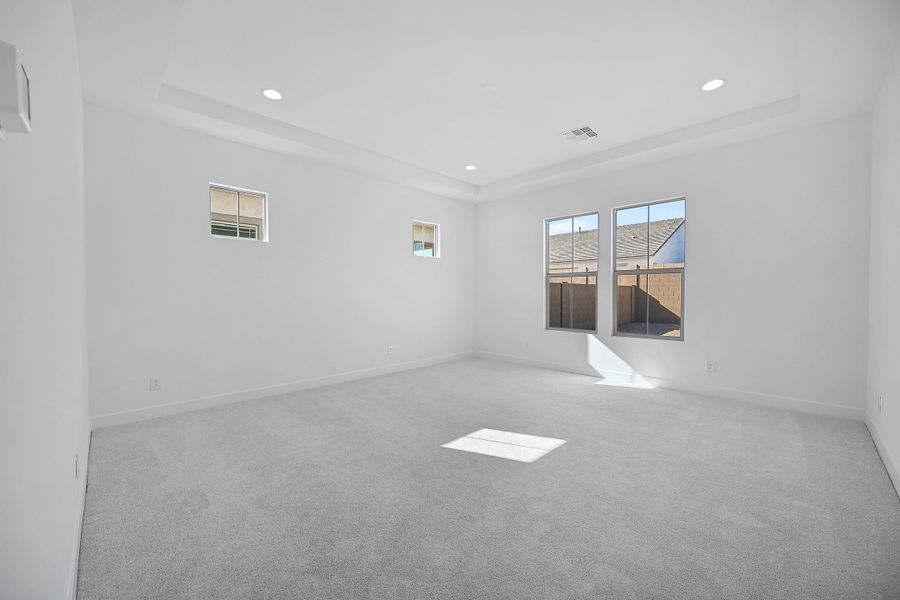 Spacious, unfurnished interior of a new home in Aloravita South, Peoria (Image 31).