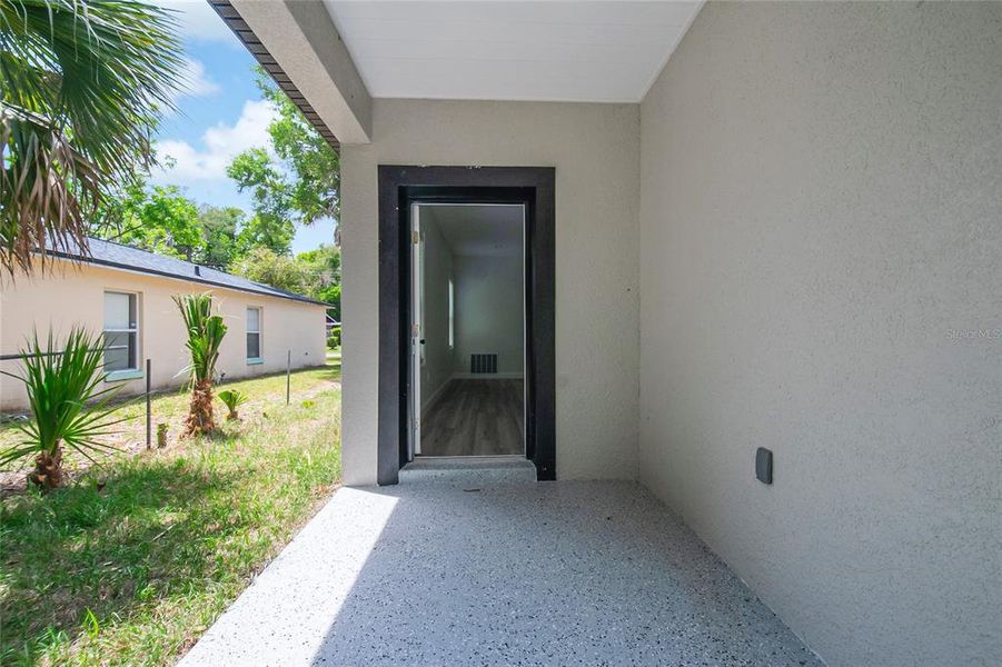 Exterior details and patio area of a home in , Daytona Beach (Image 17).