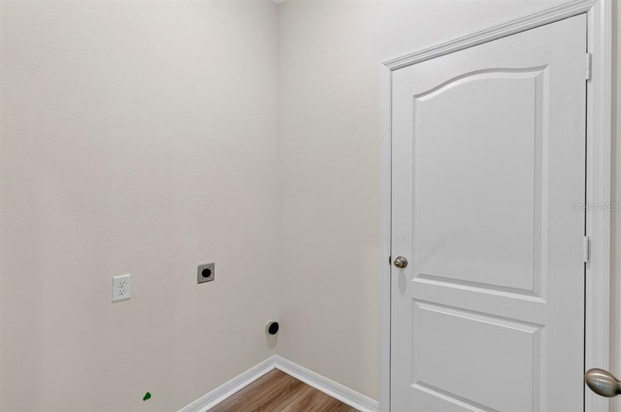 Spacious, unfurnished interior of a new home in , Deltona (Image 30).