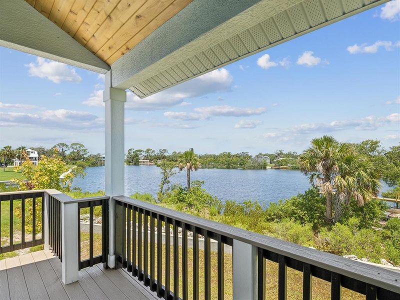 Exterior details and patio area of a home in , New Port Richey (Image 3).