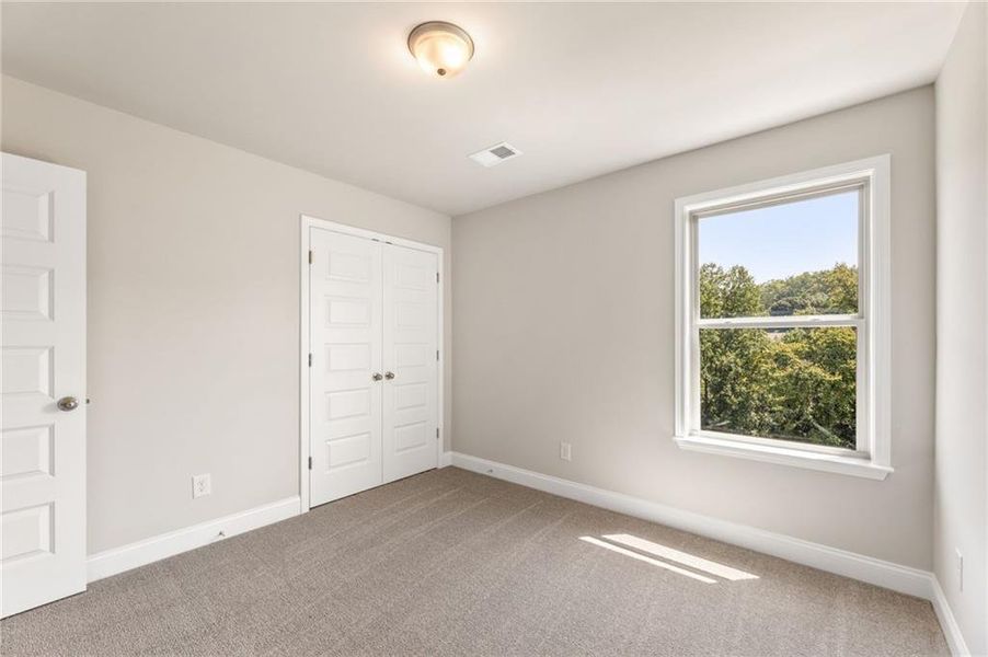 Spacious, unfurnished interior of a new home in Hellen Valley, Braselton (Image 18).