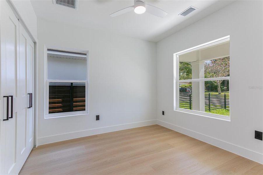 Spacious, unfurnished interior of a new home in , St. Petersburg (Image 21).