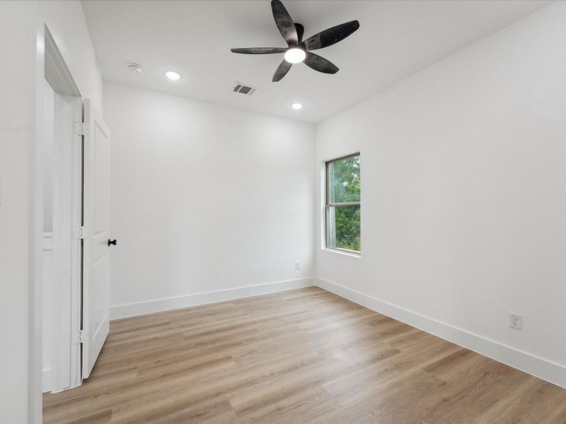 Spacious, unfurnished interior of a new home in , Houston (Image 36).