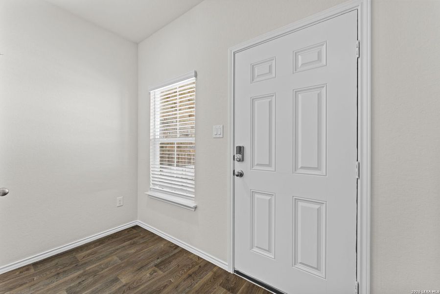 Spacious, unfurnished interior of a new home in Laurel Vistas, San Antonio (Image 24).