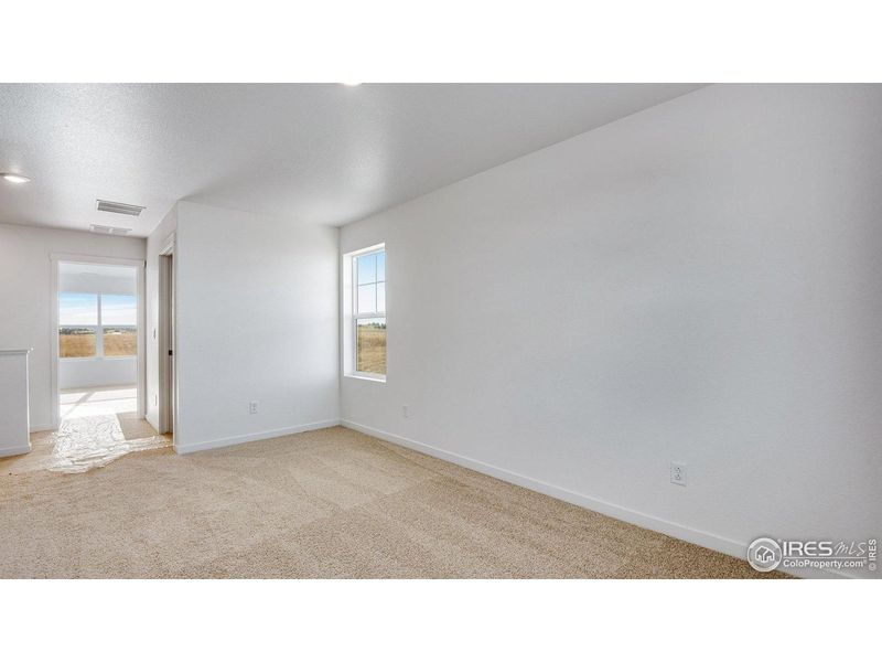 Spacious, unfurnished interior of a new home in Vista Meadows, Fort Lupton (Image 41).
