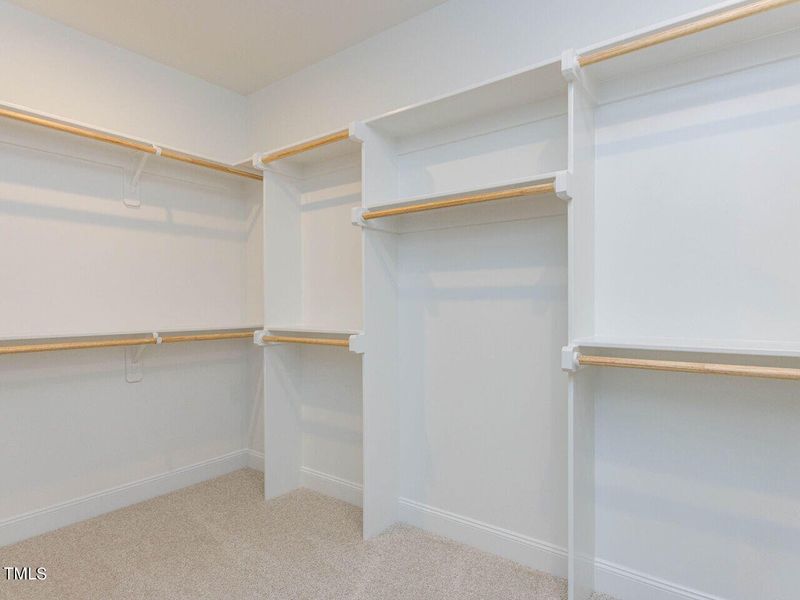 025-1280x960-primary-closet