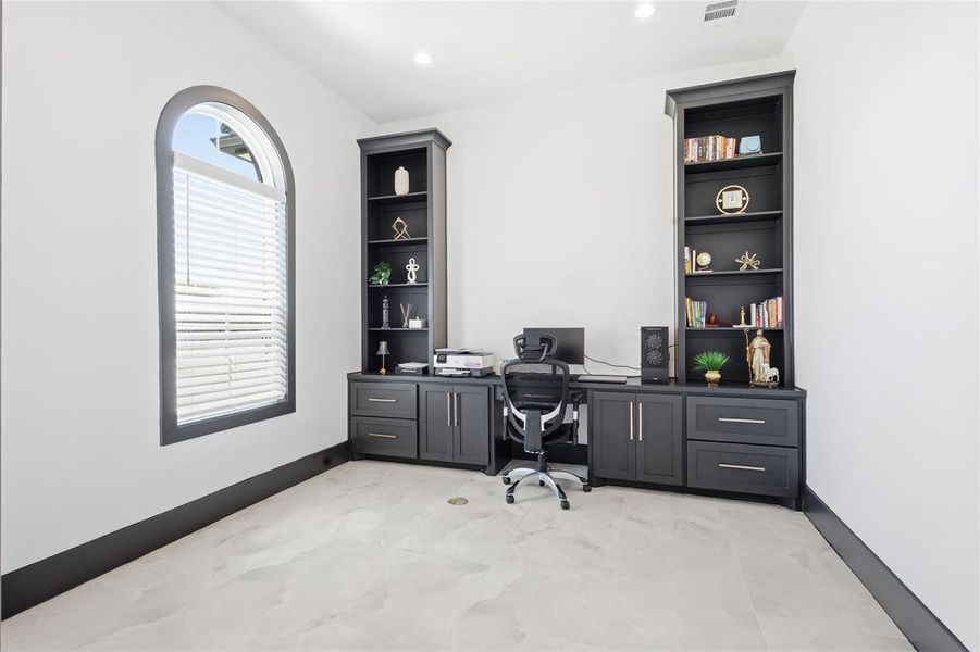 Furnished interior view inside a new home in , Sanger (Image 7).