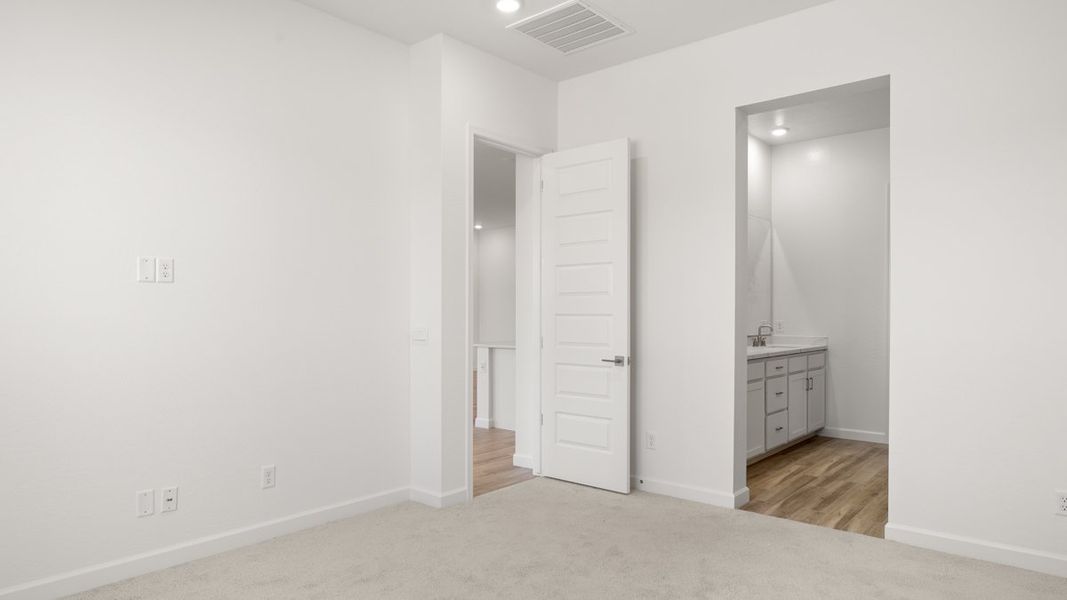 Spacious, unfurnished interior of a new home in The Ridge at Stone Butte, Phoenix (Image 32).