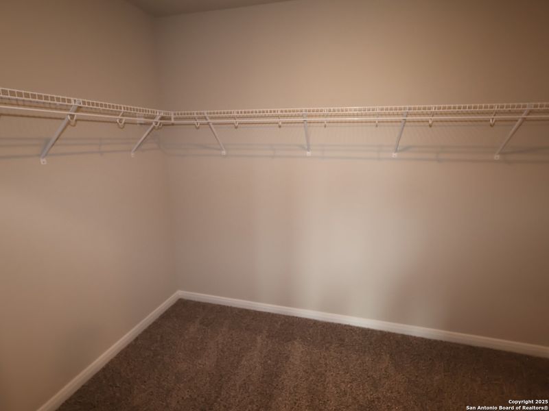 Spacious, unfurnished interior of a new home in Agave, San Antonio (Image 15).