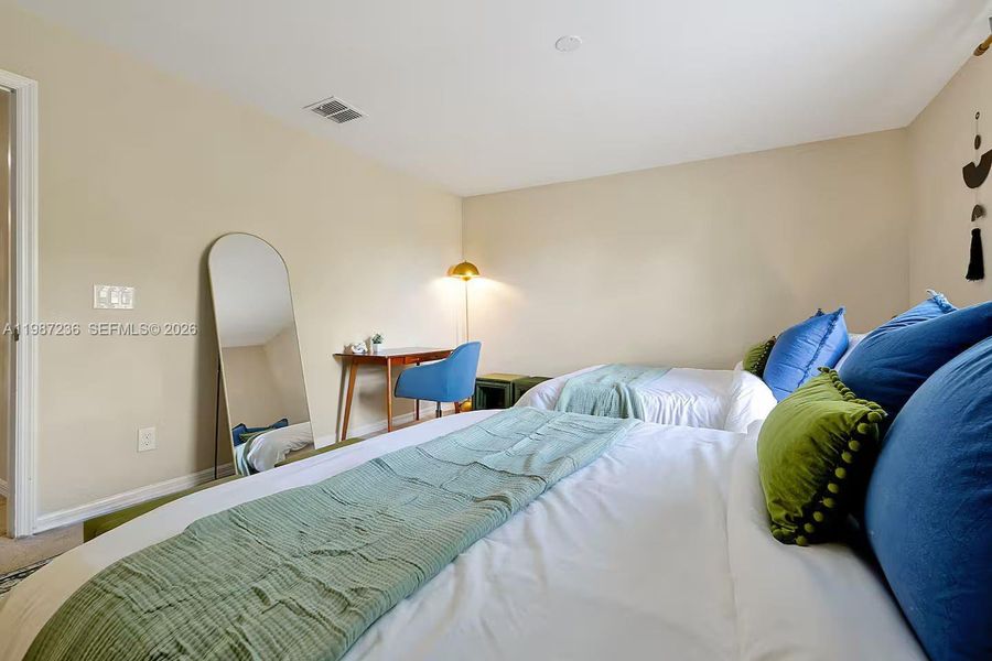 Furnished interior view inside a new home in , Kissimmee (Image 10).