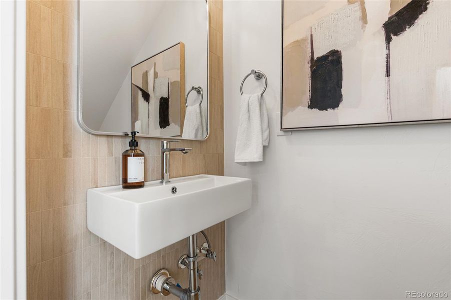 Image 47 of a home in .