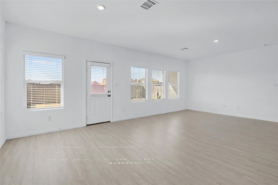 Spacious, unfurnished interior of a new home in Navarro Ranch: Classic Collection, Seguin (Image 15).