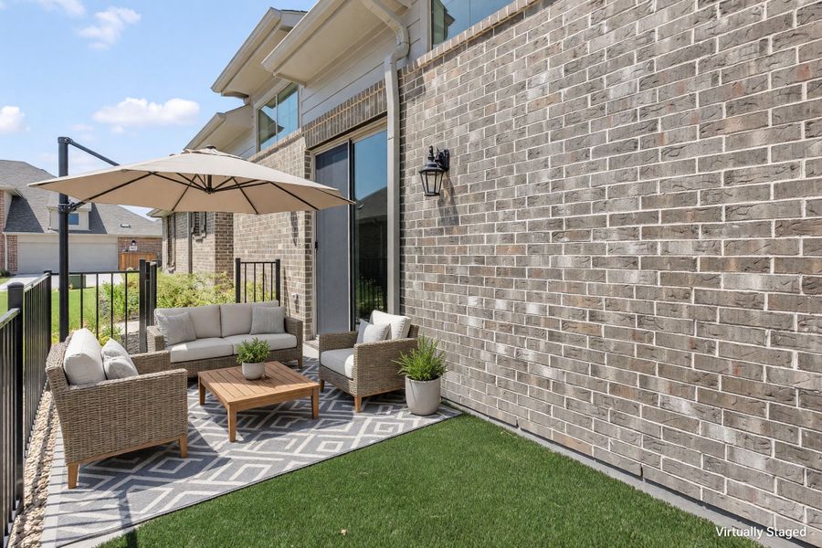 Exterior details and patio area of a home in Woodbridge Villas, Wylie (Image 3).