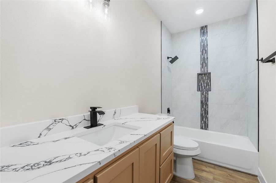 Spacious, unfurnished interior of a new home in , Granbury (Image 17).