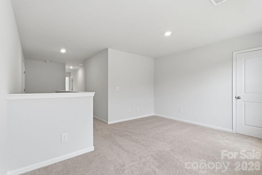 Spacious, unfurnished interior of a new home in Piper Creek, Newton (Image 33).