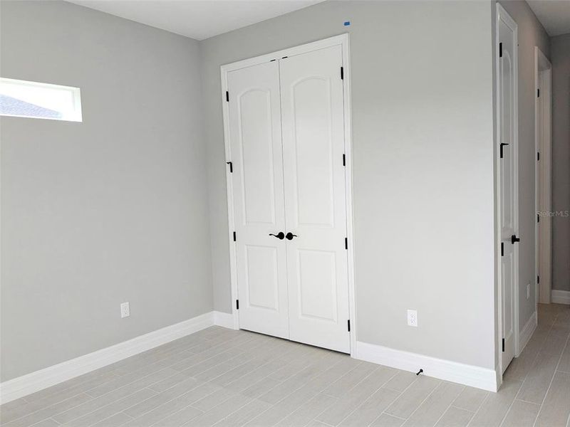 Spacious, unfurnished interior of a new home in , Sebring (Image 22).