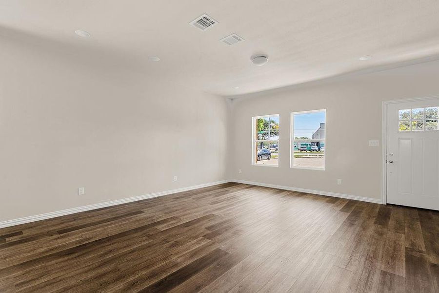 Spacious, unfurnished interior of a new home in , Fort Worth (Image 12).