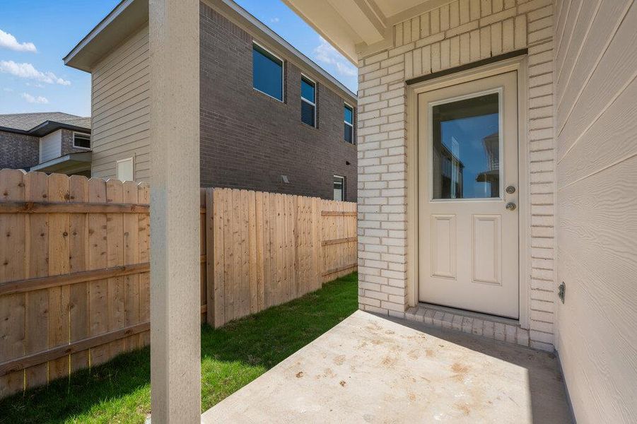 Exterior details and patio area of a home in La Cima, San Marcos (Image 3).