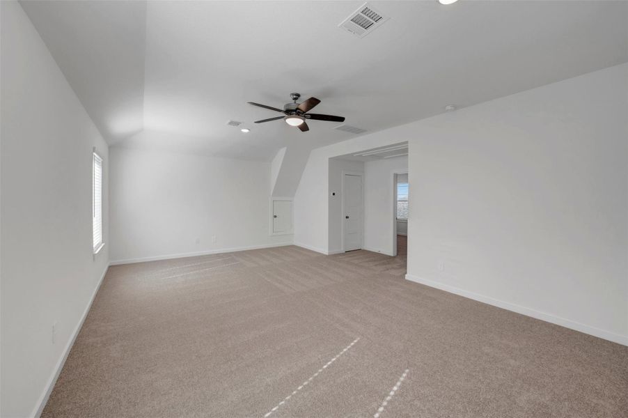 Spacious, unfurnished interior of a new home in Wildrye, Waller (Image 22).