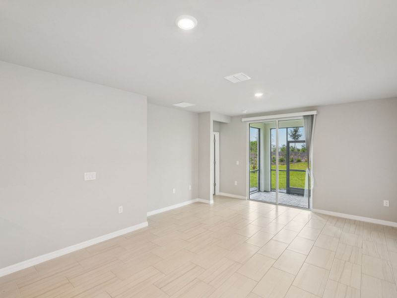 Spacious, unfurnished interior of a new home in Crescent Lakes - Premier Series, Punta Gorda (Image 10).