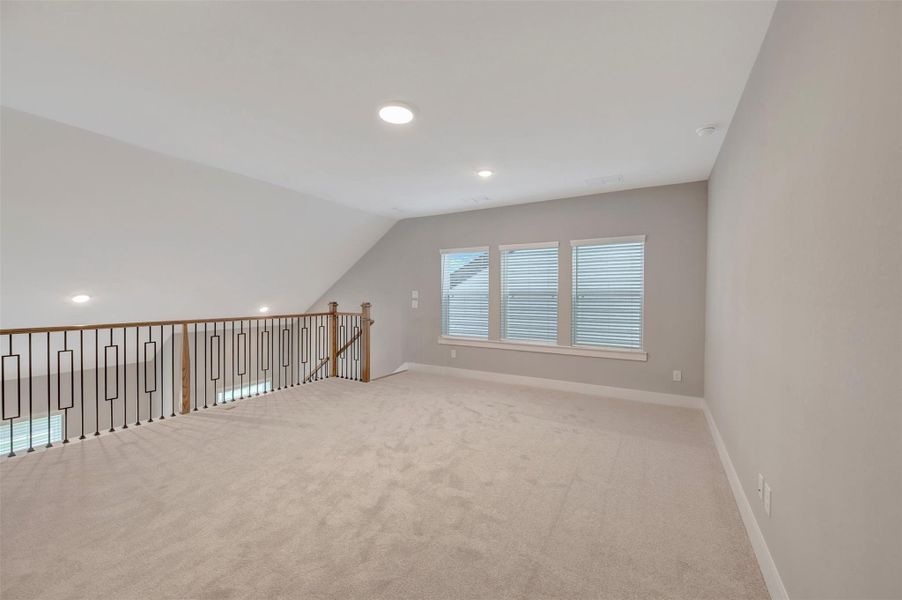 Spacious, unfurnished interior of a new home in Retreat at Oak Park, Houston (Image 18). Spacious, unfurnished interior of a new home in Retreat at Oak Park, Houston (Image 18).