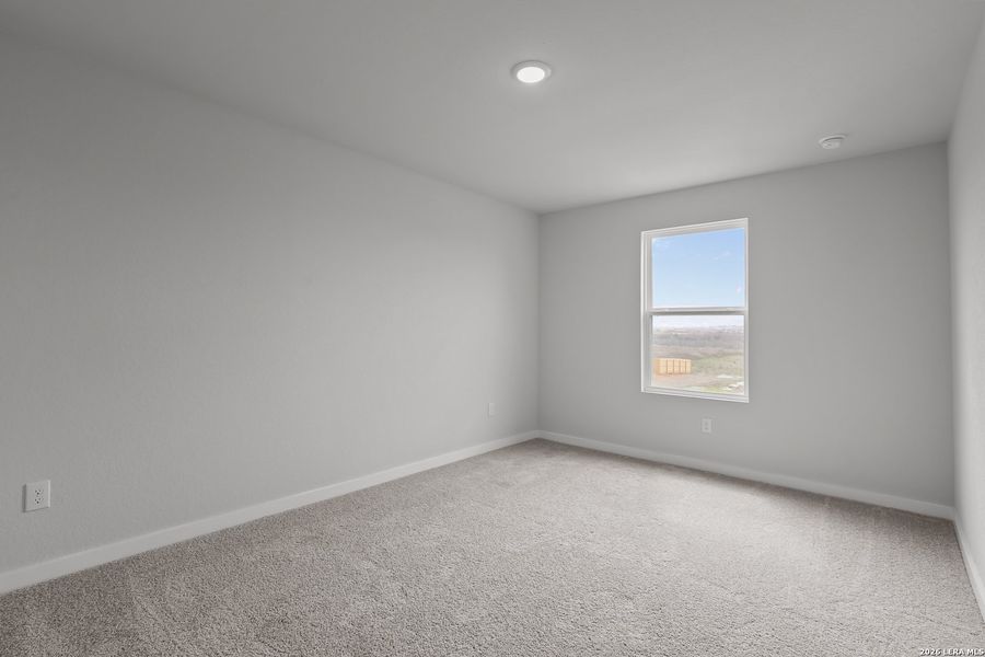 Spacious, unfurnished interior of a new home in Park Place, New Braunfels (Image 30).