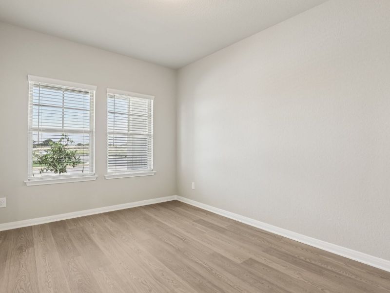 Spacious, unfurnished interior of a new home in Arcadia Ridge - Premier Series, San Antonio (Image 21).