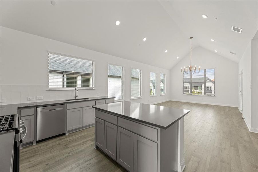 15. 2543 Brunswick - Kitchen (3)
