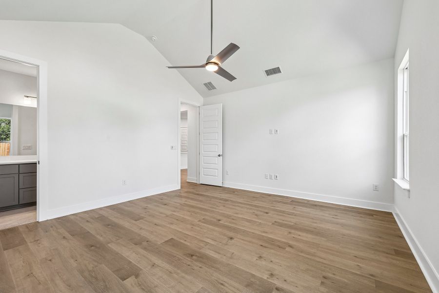 Spacious, unfurnished interior of a new home in Persimmon, Buda (Image 19). Spacious, unfurnished interior of a new home in Persimmon, Buda (Image 19).