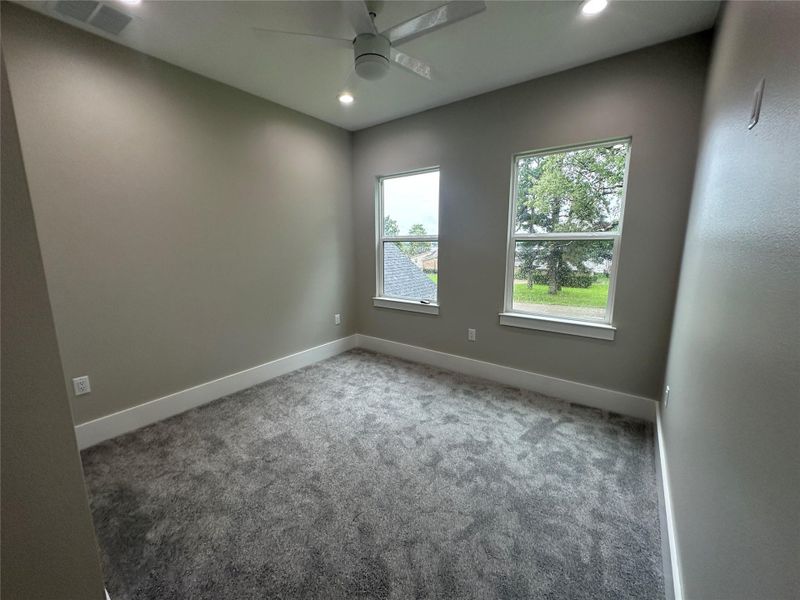 Image 6 of a home in . Image 6 of a home in .