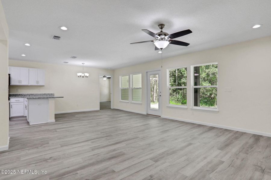 Spacious, unfurnished interior of a new home in , Middleburg (Image 18).