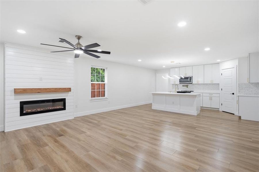 Spacious, unfurnished interior of a new home in , Waco (Image 9).