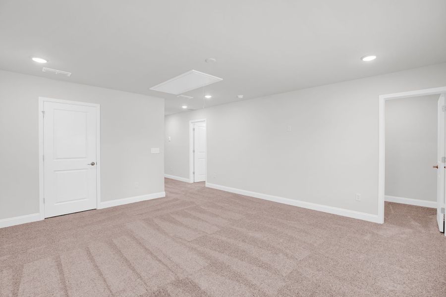 Spacious, unfurnished interior of a new home in Oakleaf Chase, Blythewood (Image 17).