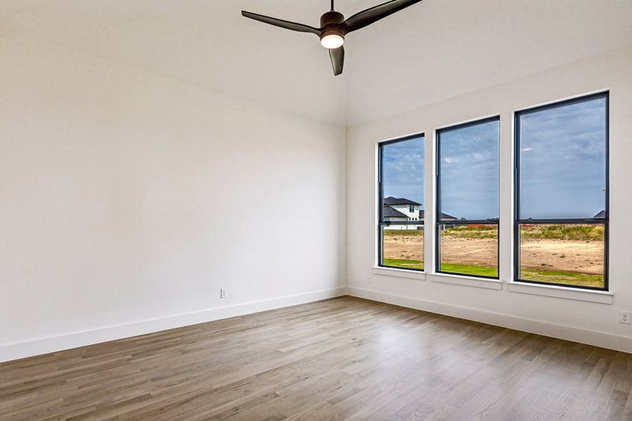 Spacious, unfurnished interior of a new home in Hilltop Ranch, Leander (Image 22).