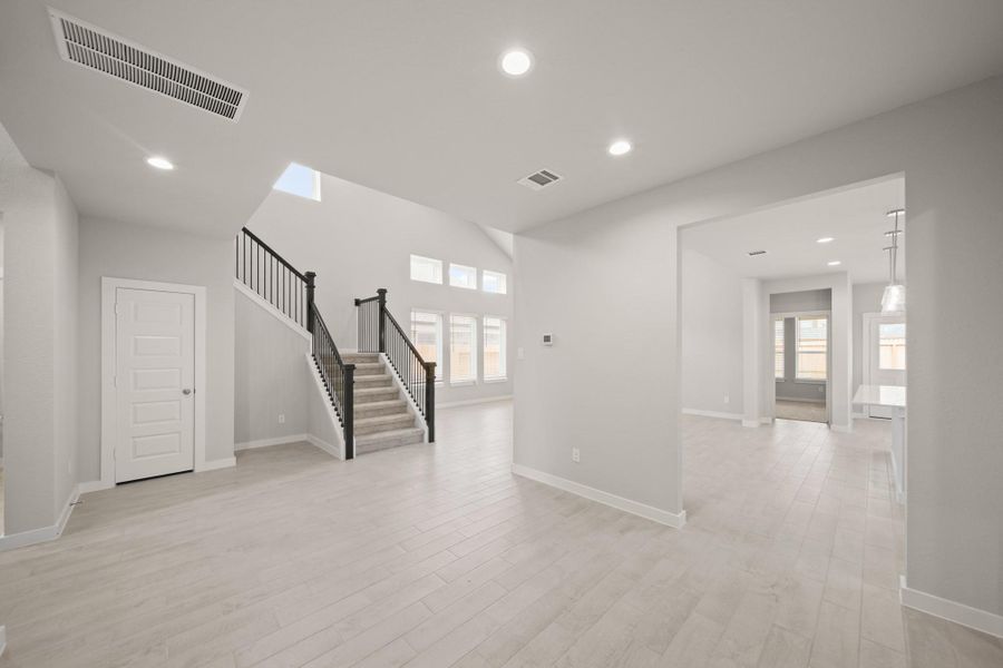 Spacious, unfurnished interior of a new home in Morton Creek Ranch, Katy (Image 9). Spacious, unfurnished interior of a new home in Morton Creek Ranch, Katy (Image 9).
