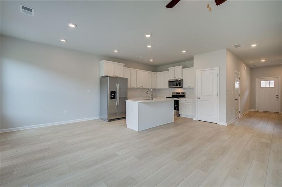 Spacious, unfurnished interior of a new home in Avery Landing, McDonough (Image 23).