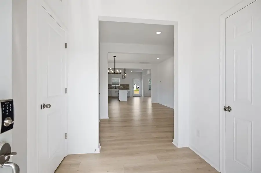 Spacious, unfurnished interior of a new home in Reeves Crossing, St. George (Image 8).